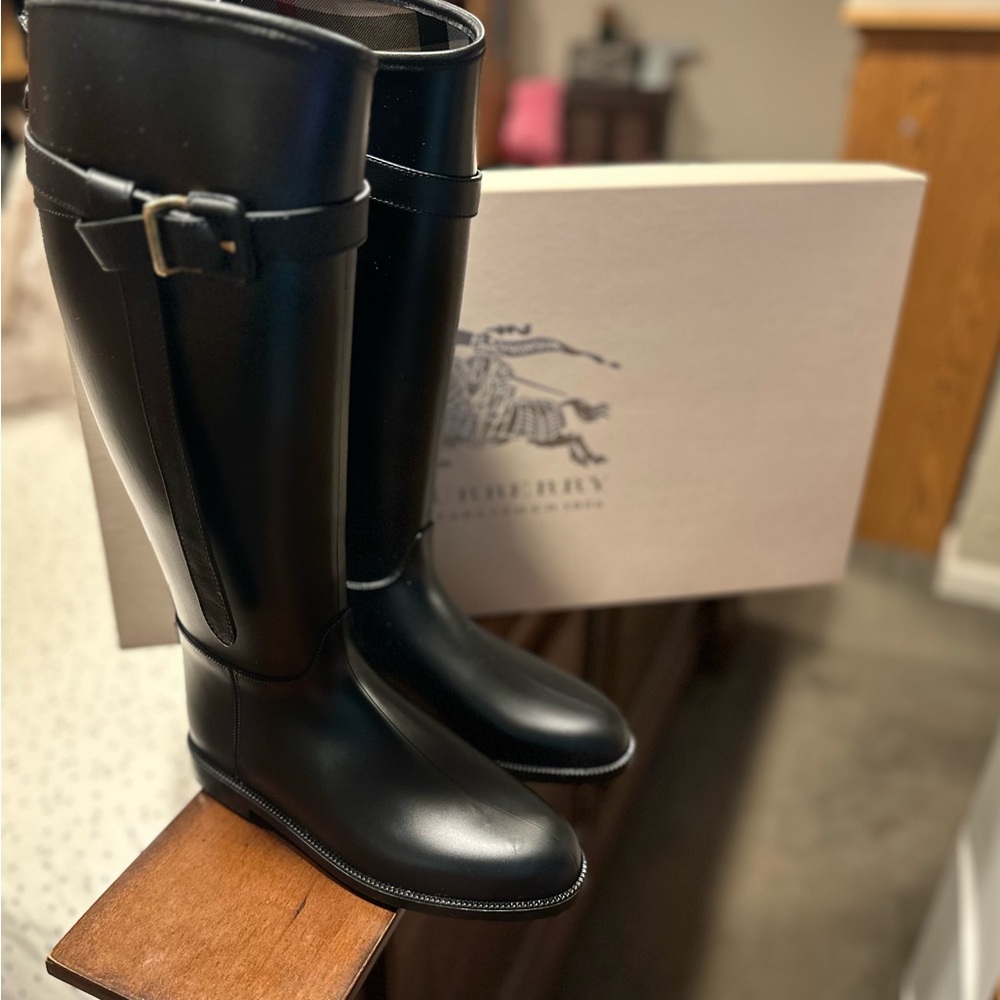 Burberry Riding Rainboot with Belt. Like Brand New, wore one time, minor scuffin - Picture 2 of 11